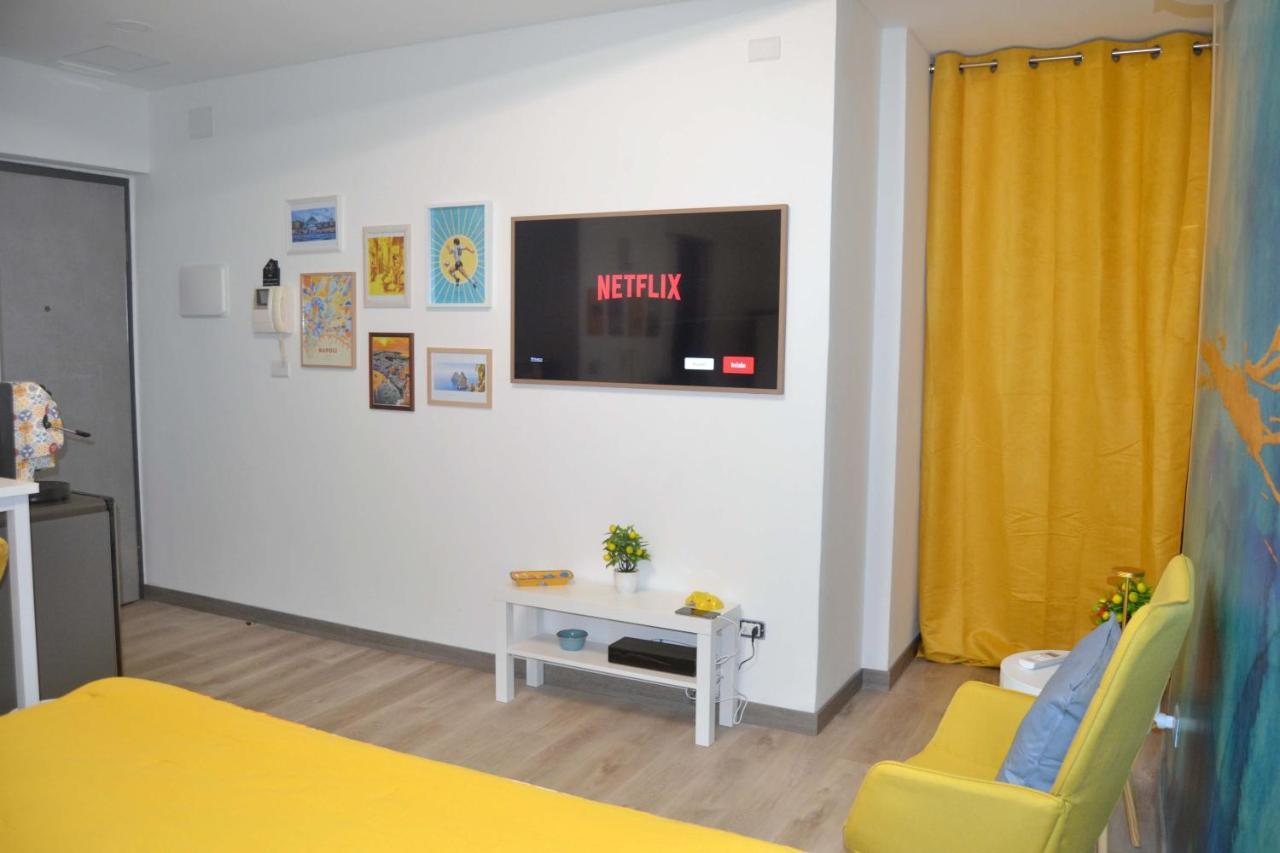 Room&Chiaia Наполи Екстериор снимка
