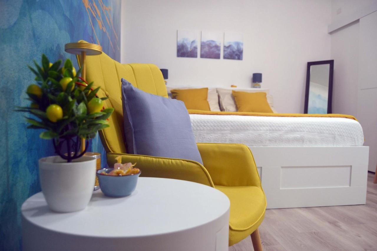 Room&Chiaia Наполи Екстериор снимка